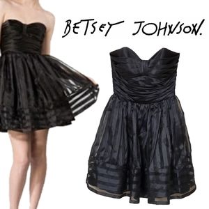 𝗕𝗲𝘁𝘀𝘆 𝗝𝗼𝗵𝗻𝘀𝗼𝗻 Cocktail Dress